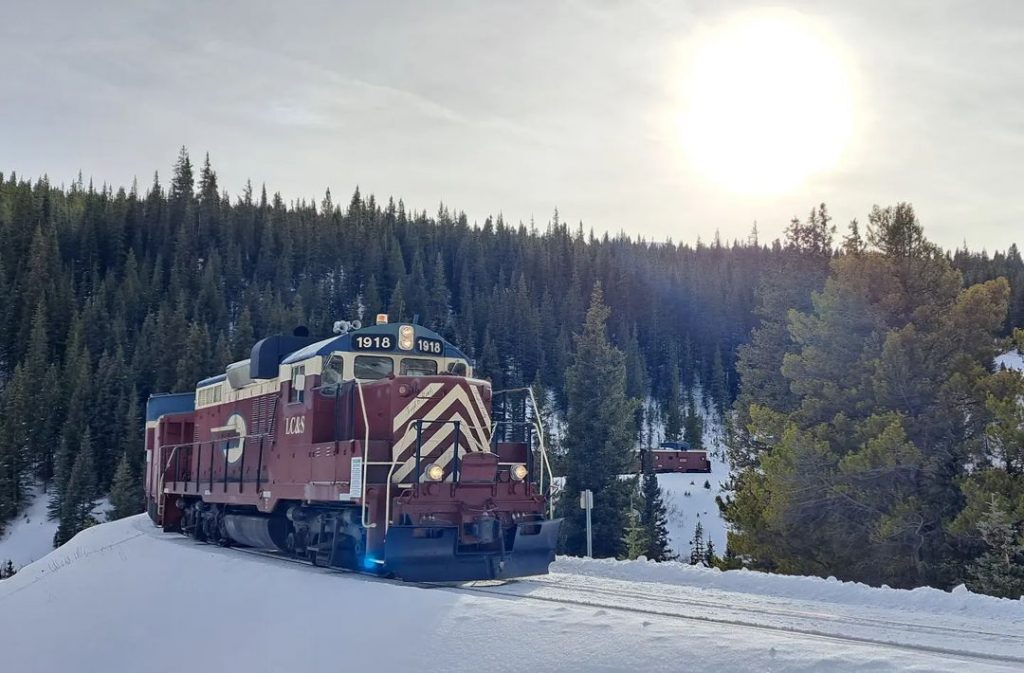 4 Reasons to Take a Winter Train Trip through the Canadian Rockies